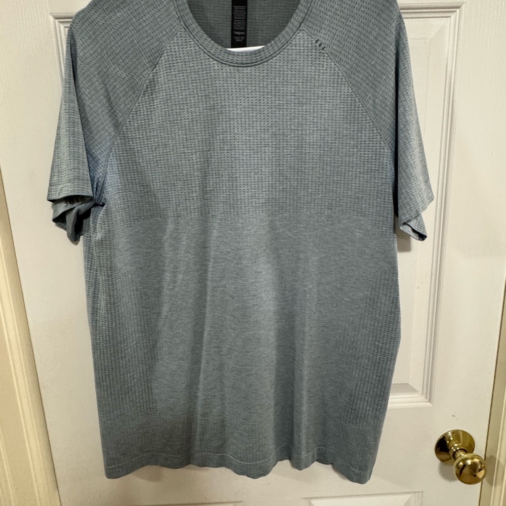 lululemon Men's Gray Shirt